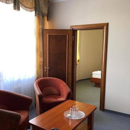 Готель Леон Novohrad-Volinski Exterior foto